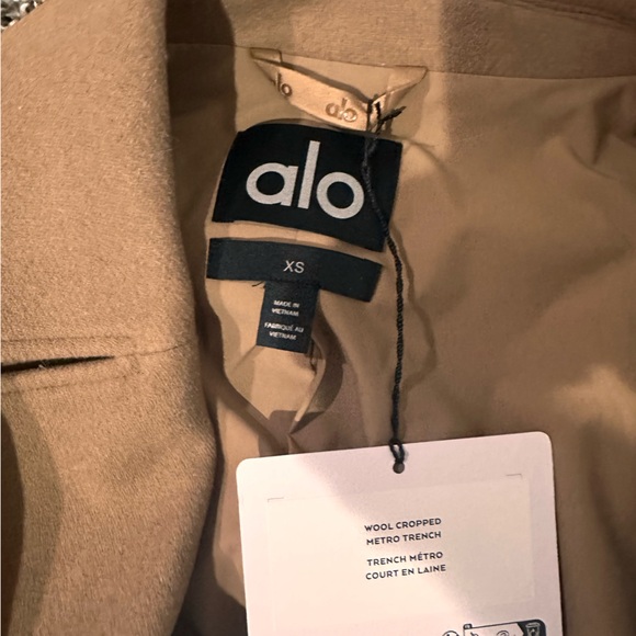 ALO Cropped Trench - Picture 2 of 2